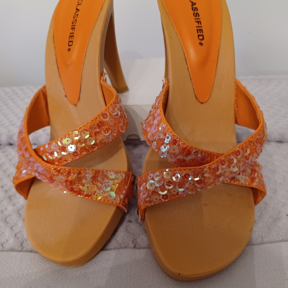 Classified Sz 8 Orange Bedazzled 4" Heel barely worn
